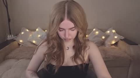 ViolettaOtis online show from 16, 10, 2025