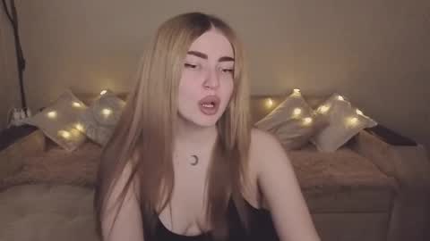 ViolettaOtis online show from 12, 11, 2025