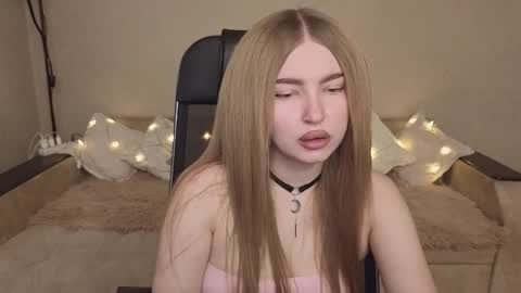 ViolettaOtis online show from 24, 11, 2025