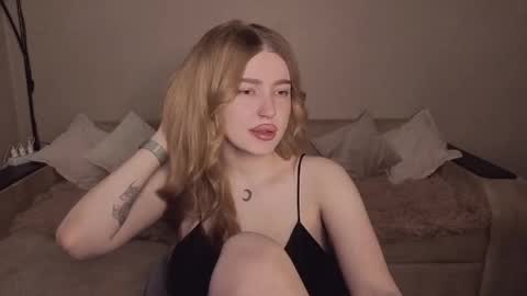 ViolettaOtis online show from 11, 5, 2026