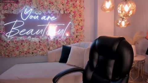 Violett Castel online show from 24, 9, 2025