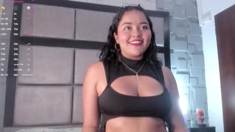 Snapshot of violetteecourt chatting on 24, 9, 2025 violetteecourt online show from 24, 9, 2025