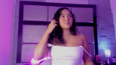 Snapshot of violetteecourt chatting on 12, 10, 2025 violetteecourt online show from 12, 10, 2025