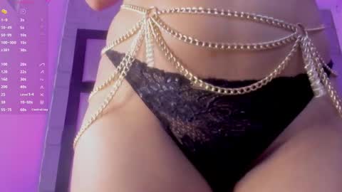 Snapshot of violetteecourt chatting on 15, 10, 2025 violetteecourt online show from 15, 10, 2025