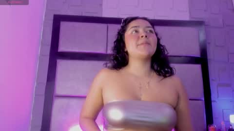 Snapshot of violetteecourt chatting on 16, 10, 2025 violetteecourt online show from 16, 10, 2025