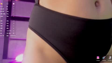 Snapshot of violetteecourt chatting on 21, 10, 2025 violetteecourt online show from 21, 10, 2025