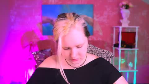 Snapshot of violettwoods chatting on 8, 6, 2026 Violett online show from 8, 6, 2026