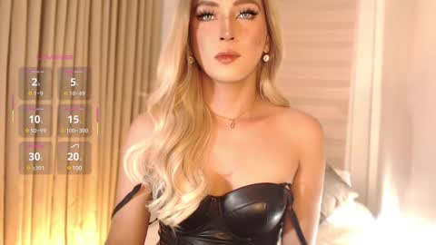 Snapshot of violetversacexx chatting on 22, 2, 2025 Best Of Both Worlds online show from 22, 2, 2025