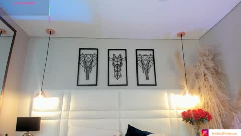 Snapshot of viollet_xoxo chatting on 17, 10, 2025 VIOLLET online show from 17, 10, 2025