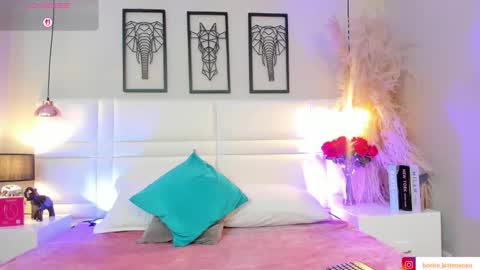 Snapshot of viollet_xoxo chatting on 13, 11, 2025 VIOLLET online show from 13, 11, 2025