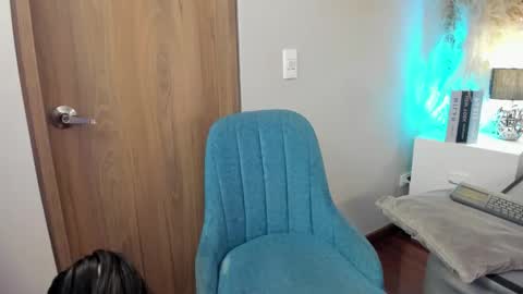 Snapshot of viollet_xoxo chatting on 28, 11, 2025 VIOLLET online show from 28, 11, 2025