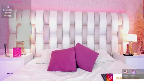 Snapshot of viollet_xoxo chatting on 3, 2, 2026 VIOLLET online show from 3, 2, 2026