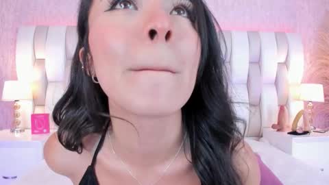 Snapshot of viollet_xoxo chatting on 5, 2, 2026 VIOLLET online show from 5, 2, 2026