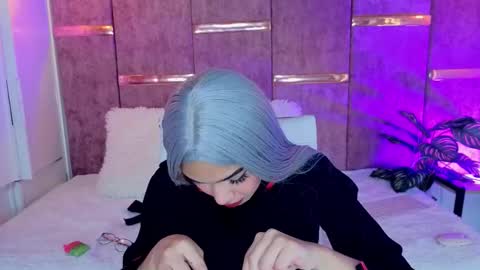 viollettebylyly online show from 8, 10, 2025