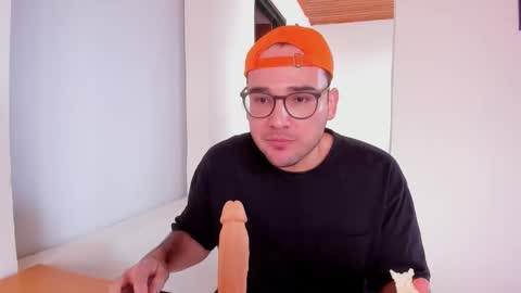 Vito Ferrer online show from 14, 10, 2025