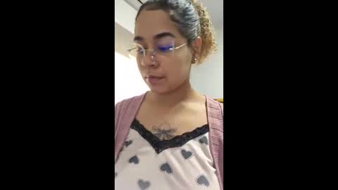 Snapshot of vitoriafernandes chatting on 19, 5, 2026 Vitoria online show from 19, 5, 2026