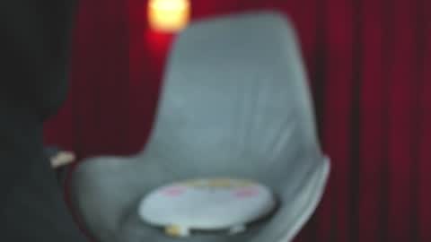 VittaaaPlease help me with your thumbs up its important  online show from 29, 12, 2024