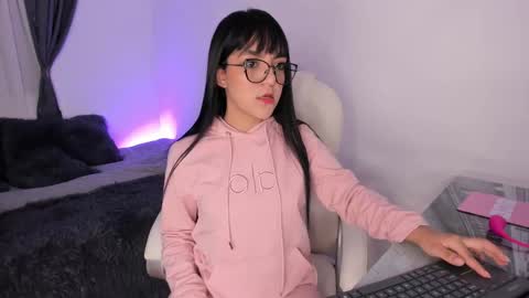 Snapshot of vittoriarouss chatting on 3, 10, 2025 Vict online show from 3, 10, 2025