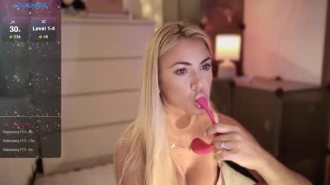 Snapshot of viv_milf chatting on 26, 9, 2025 Vivian is here online show from 26, 9, 2025