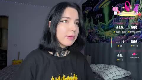 Snapshot of vivi__squirrel chatting on 8, 10, 2025 Vivi online show from 8, 10, 2025