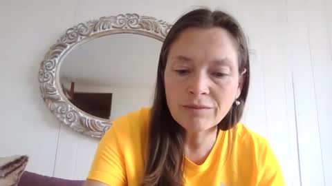 Snapshot of vivi_bee chatting on 21, 10, 2025 vivian online show from 21, 10, 2025