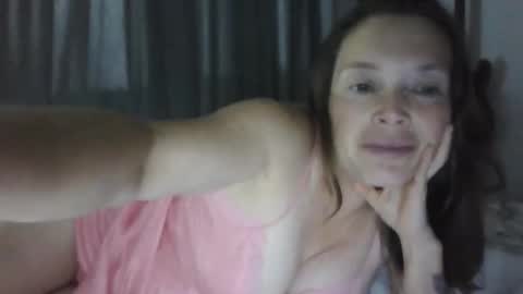 Snapshot of vivi_bee chatting on 8, 1, 2026 vivian online show from 8, 1, 2026