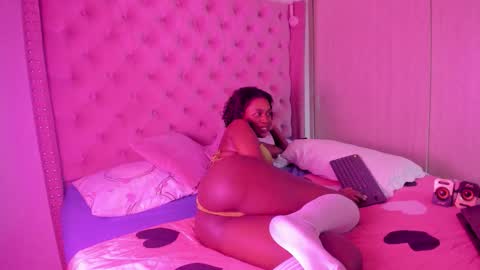 Snapshot of vivi_cooper chatting on 16, 9, 2025 vivi cooper online show from 16, 9, 2025