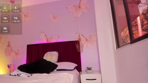 Snapshot of vivi_prinncess chatting on 13, 9, 2025 Viviana  online show from 13, 9, 2025