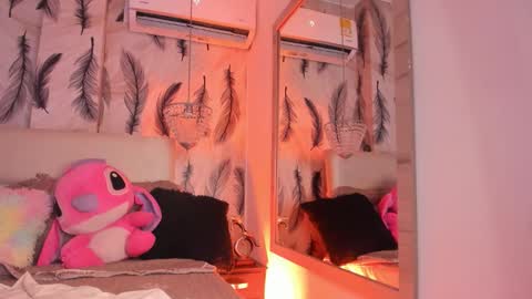 Snapshot of vivi_prinncess chatting on 24, 9, 2025 Viviana  online show from 24, 9, 2025