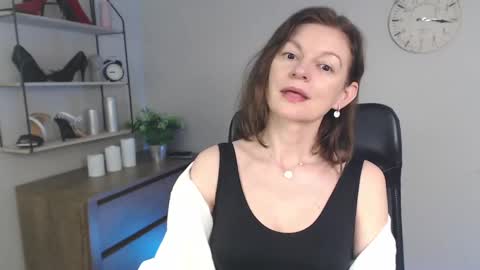 Vivian online show from 5, 3, 2025