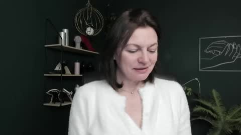 Vivian online show from 13, 4, 2026