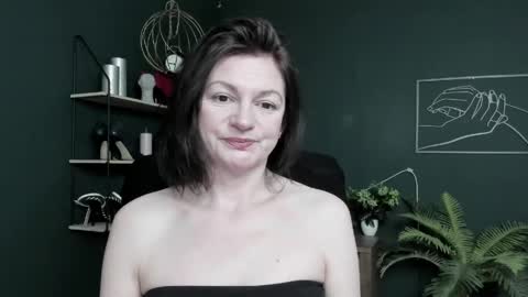 Vivian online show from 14, 5, 2026