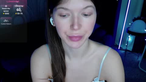 Snapshot of vivian_evans_ chatting on 8, 1, 2025 Vivian Evans online show from 8, 1, 2025
