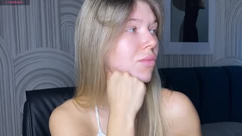 Snapshot of vivian_evans_ chatting on 16, 9, 2025 Vivian Evans online show from 16, 9, 2025