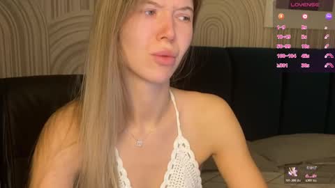 Snapshot of vivian_evans_ chatting on 27, 10, 2025 Vivian Evans online show from 27, 10, 2025