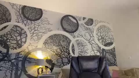 Vivian Evans online show from 11, 6, 2026