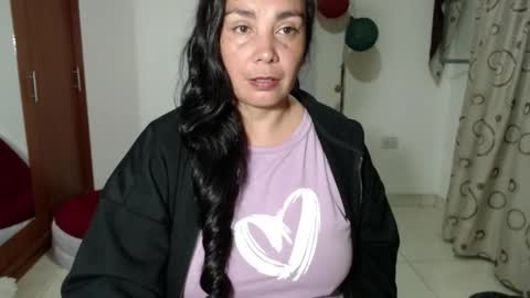 vivian_milf_paint online show from 11, 9, 2025