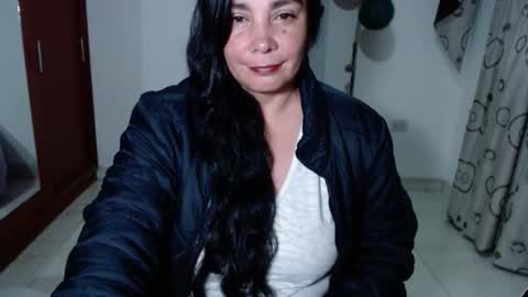 vivian_milf_paint online show from 24, 10, 2025