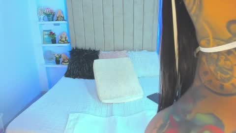 Snapshot of vivian_monroe chatting on 6, 1, 2025 Vivian Monroe online show from 6, 1, 2025