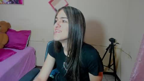 instagram Viviana73215 online show from 5, 2, 2025