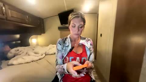 VivianLuxe online show from 2, 10, 2025