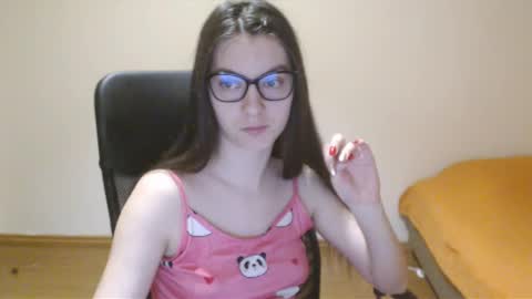 Vivian Gray online show from 3, 2, 2025