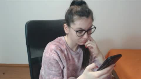 Vivian Gray online show from 4, 2, 2025