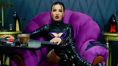 Snapshot of vivianreeve chatting on 10, 4, 2026 Vivian Reeve online show from 10, 4, 2026