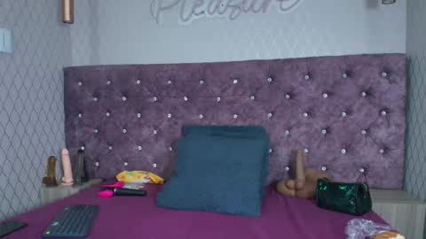 Snapshot of vivianrose3x chatting on 8, 4, 2026 VivianRose online show from 8, 4, 2026