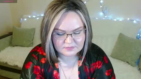 Vivien online show from 2, 2, 2025