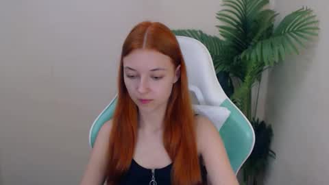 Snapshot of vivien_leight chatting on 16, 9, 2025 Vivien online show from 16, 9, 2025