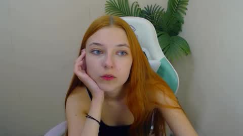 Snapshot of vivien_leight chatting on 8, 10, 2025 Vivien online show from 8, 10, 2025
