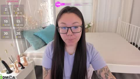 Snapshot of vivien_montclair chatting on 4, 6, 2026 Vivien online show from 4, 6, 2026