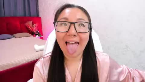 Snapshot of vivien_montclair chatting on 25, 6, 2026 Vivien online show from 25, 6, 2026